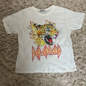Daydreamer White Def Leppard Leopard Tee